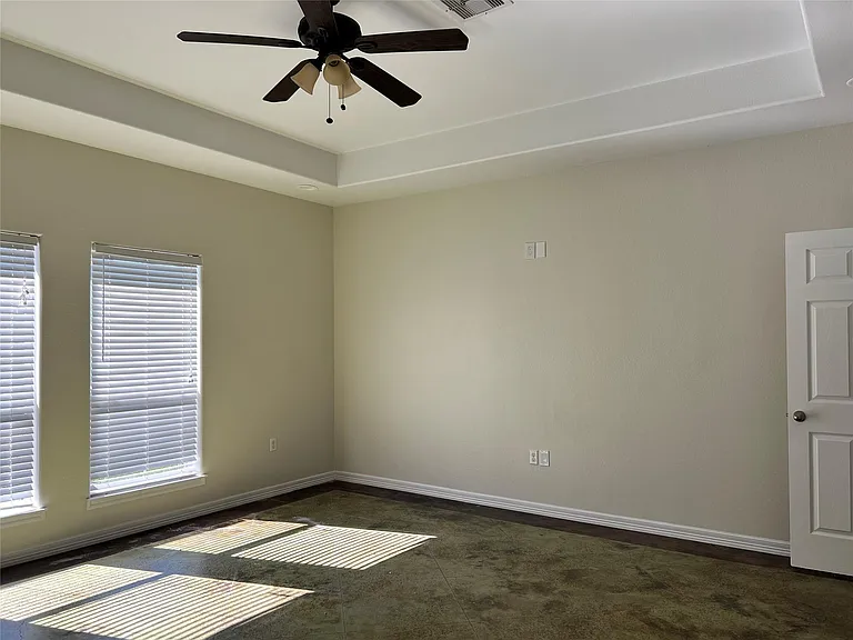 13354 Knollcrest St — Photo 9