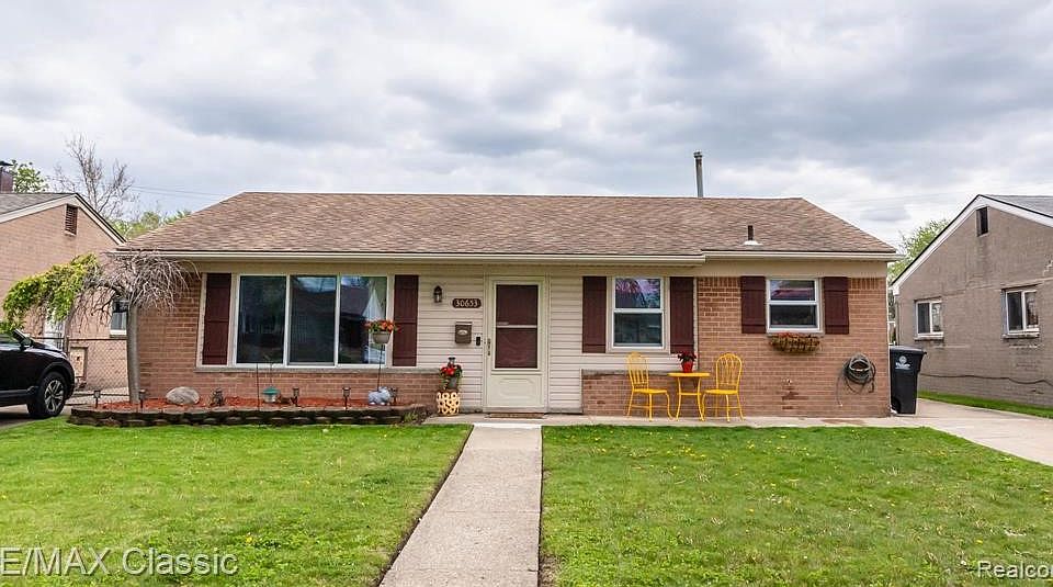 1st image of 30653 Mackenzie Dr