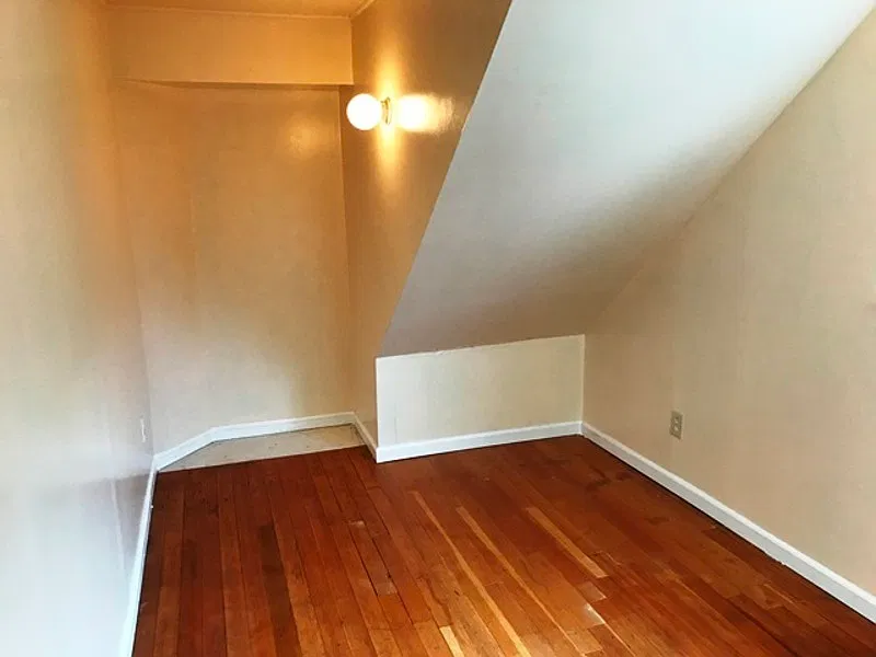 3 bed, 1.0 bath, 890 sqft, $3,100 — Photo 4