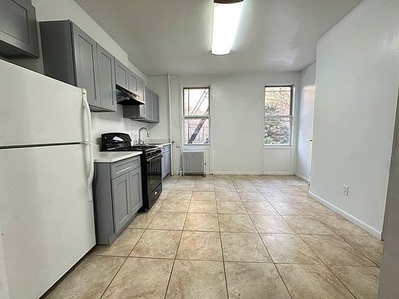 3rd image of 437 E 118th St #2