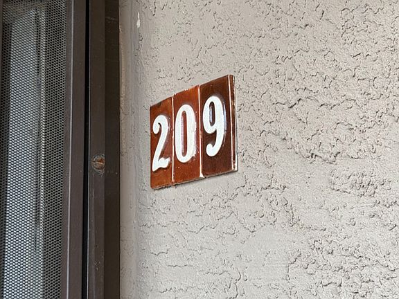 4th image of 1920 N 32nd St #102