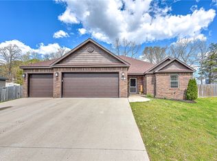 2 Mary Ann Ln, Bella Vista, AR 72714