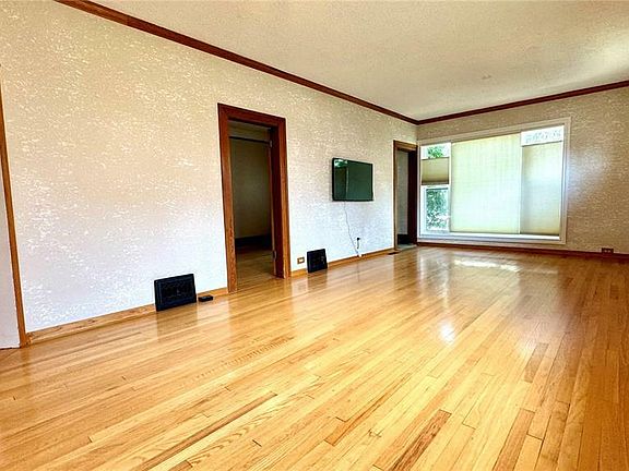 4th image of 3017 McCallum Ave