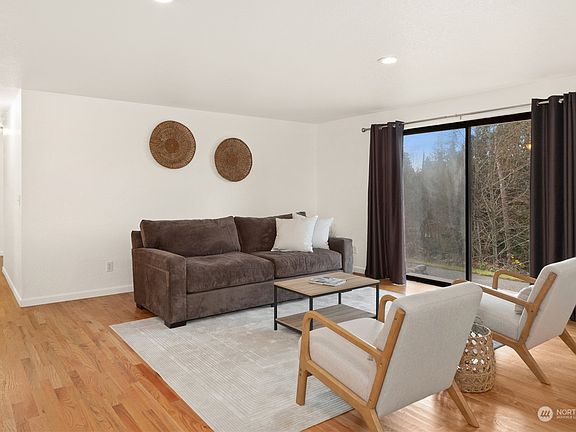 4th image of 34685 Bridge View Drive NE