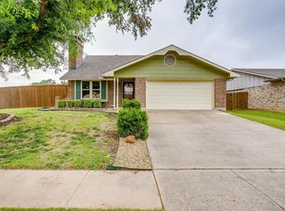 2305 Hollybush Ln, Bedford, TX 76021