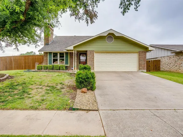 2305 Hollybush Ln, Bedford, TX 76021