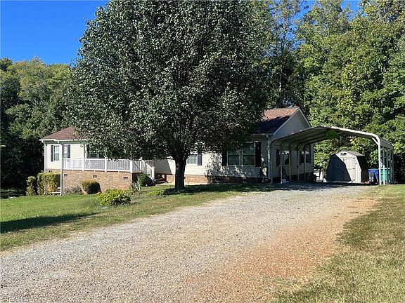3rd image of 220 Angieline Dr