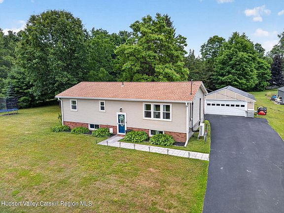 2nd image of 28 Lakeview Drive