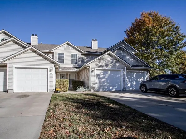 1302 SE Broadway Ct, Lees Summit, MO 64081