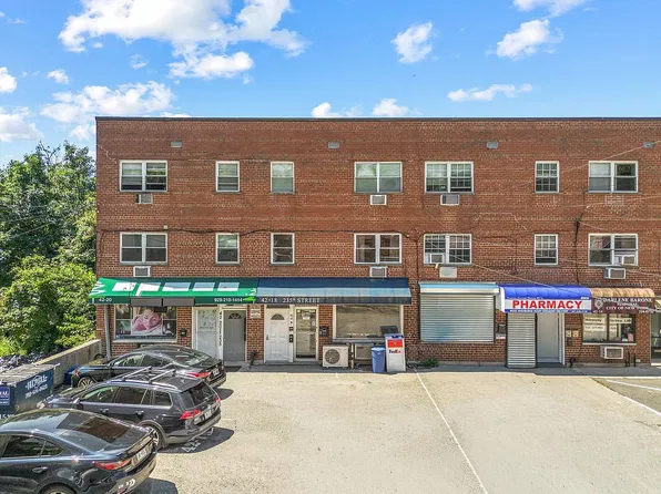42-18 235th St, Little Neck, NY 11363