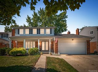 32167 Woody, Fraser, MI 48026