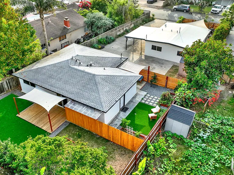 1155 1/2 Aloha Dr — Photo 5