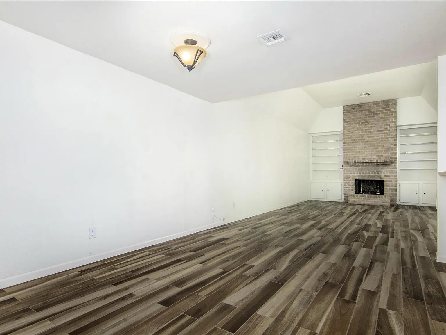 3 bed, 3.0 bath, 2212 sqft, $2,495 — Photo 4