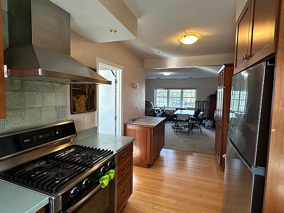 5th image of 30 Lake Shore Ct APT 4