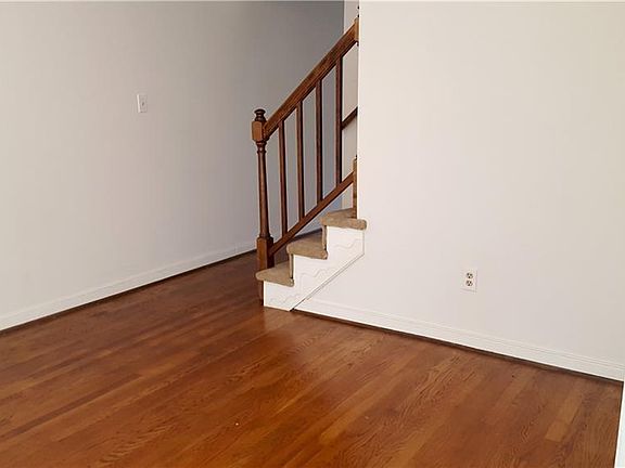 3rd image of 4003 Bush Dr