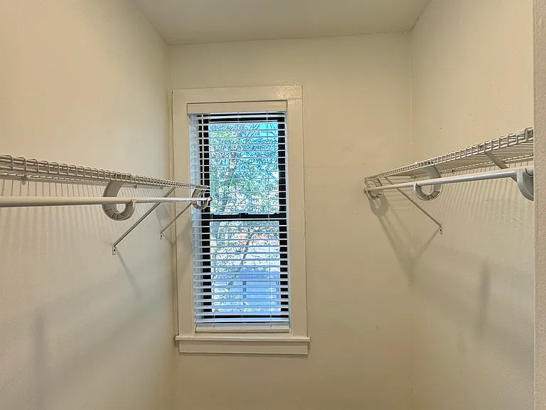 1009 W Oakdale Ave #3 — Photo 5