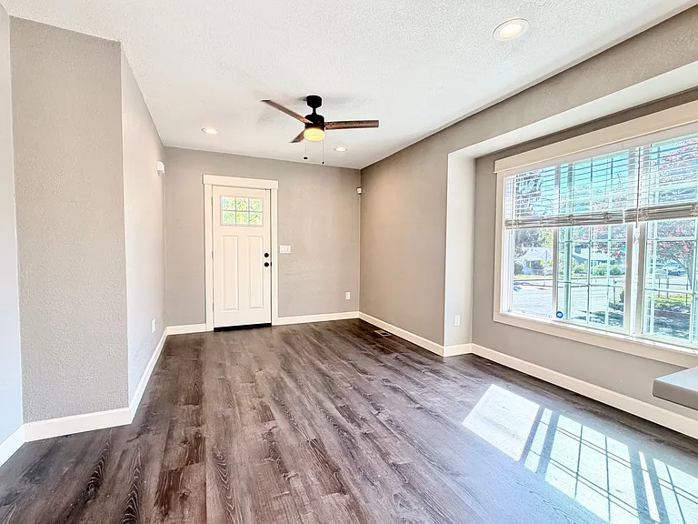 10107 SE Harold St — Photo 5