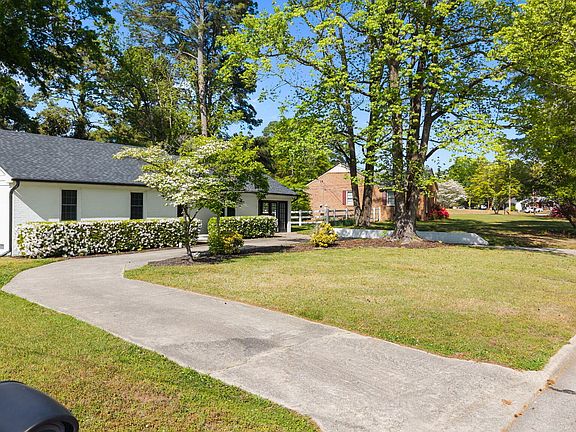 3rd image of 302 Ridge Road NW
