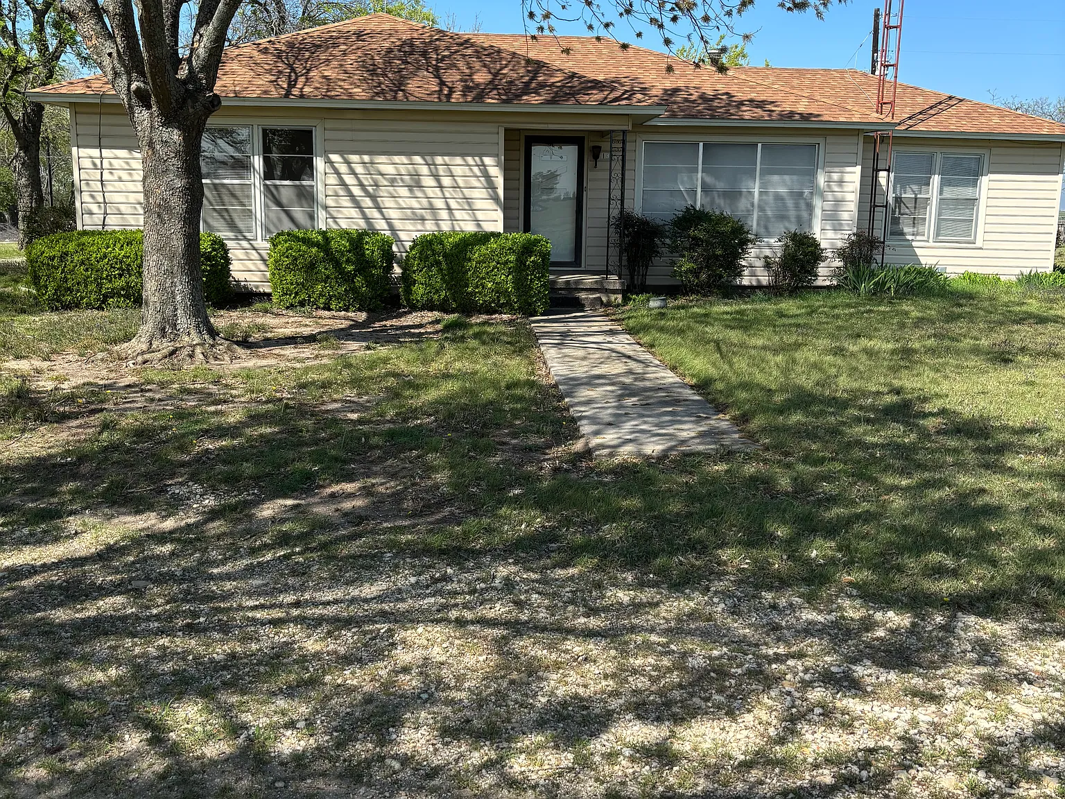 3 bed, 2209 sqft, $2,700 — Photo 1