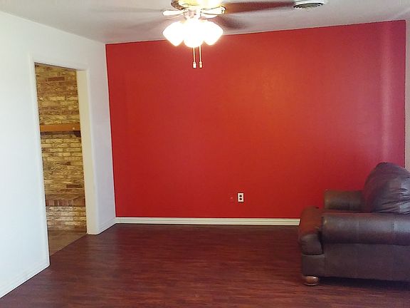 2nd image of 1400 Holiday Dr