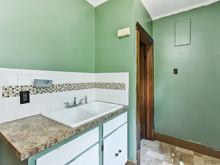 5831 Ohio St — Photo 10