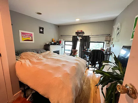 Rented by Rumah Realty Inc | media 8