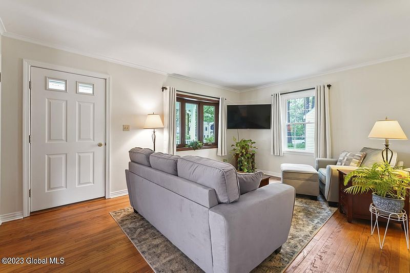 2nd image of 118 Willow Lane