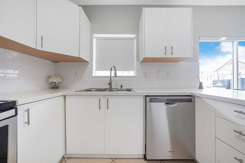 3 bed, 1886 sqft, $3,300 — Photo 3