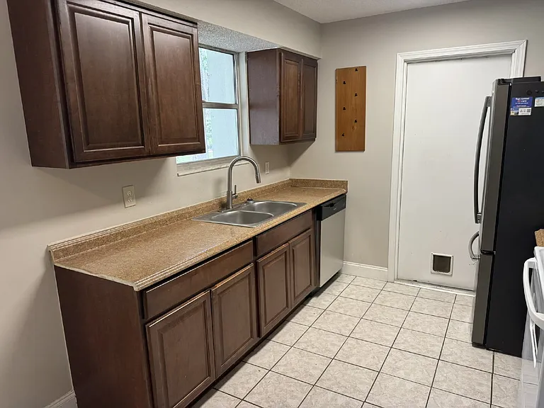 2120 Blair Rd — Photo 33