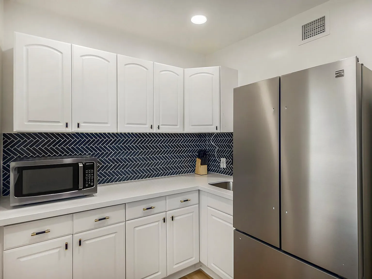 4 bed, 5.0 bath, 2131 sqft, $1,343 — Photo 4