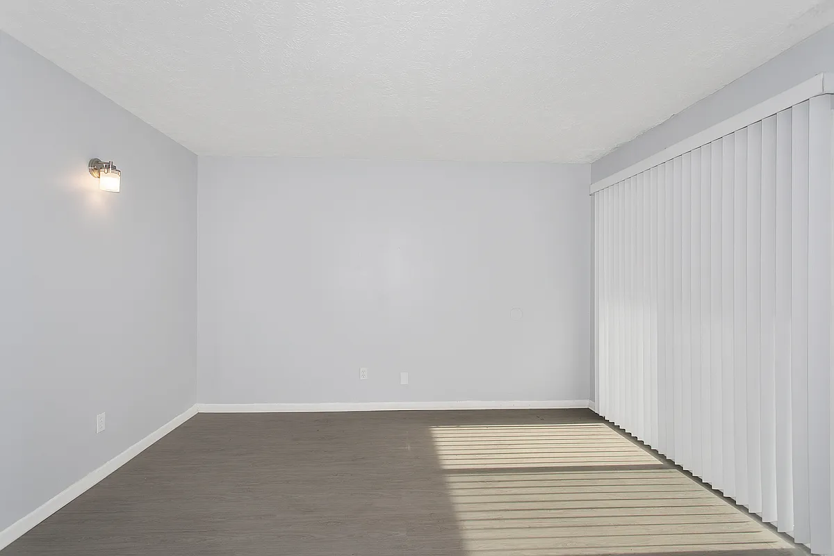 Building Photo - 1733 W 24th St #22
