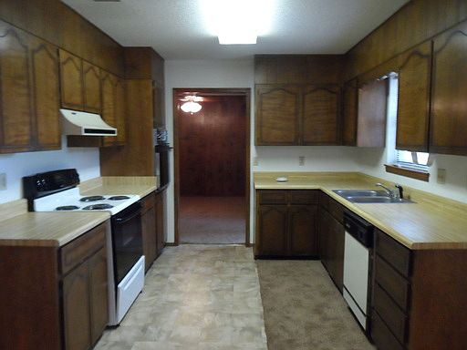 5th image of 913 Whisperwood Ln N