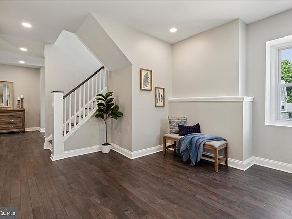 4th image of 454 Shadeland Ave