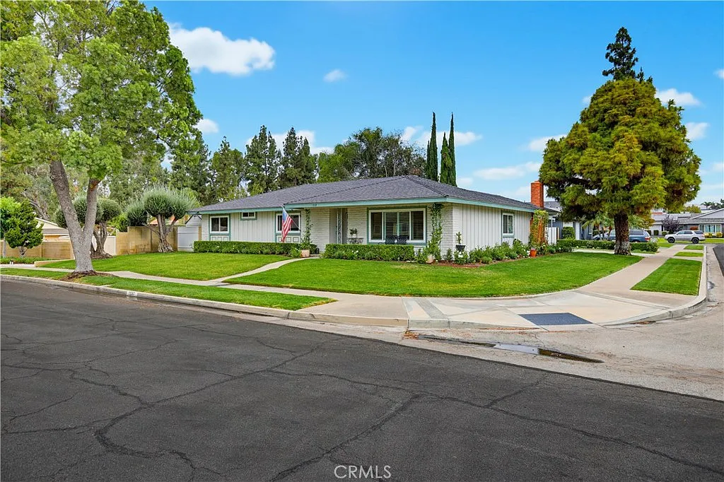 3 bed, 1966 sqft, $5,000 — Photo 2