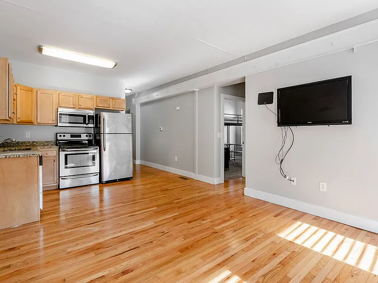24 Chittenden Ave — Photo 7