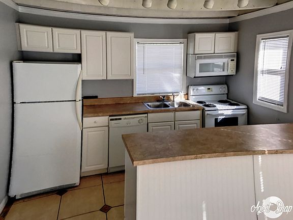 5th image of 683 Estero Blvd APT C