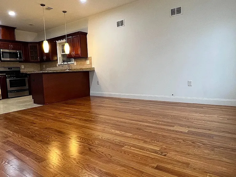 117 Franklin St #2 — Photo 5