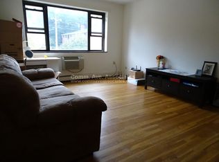 288 Grove St APT 10, Auburndale, MA 02466