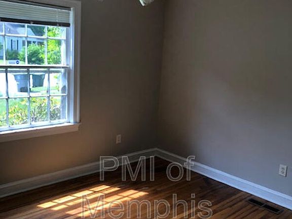 3rd image of 812 Wrenwood Ln