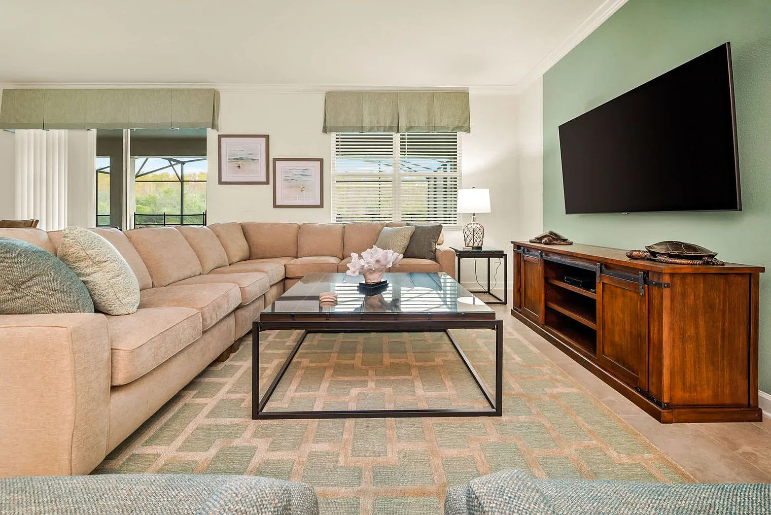 8 bed, 5.0 bath, 4294 sqft, $8,628 — Photo 1