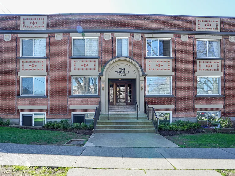 1530 W 13th Ave — Photo 28