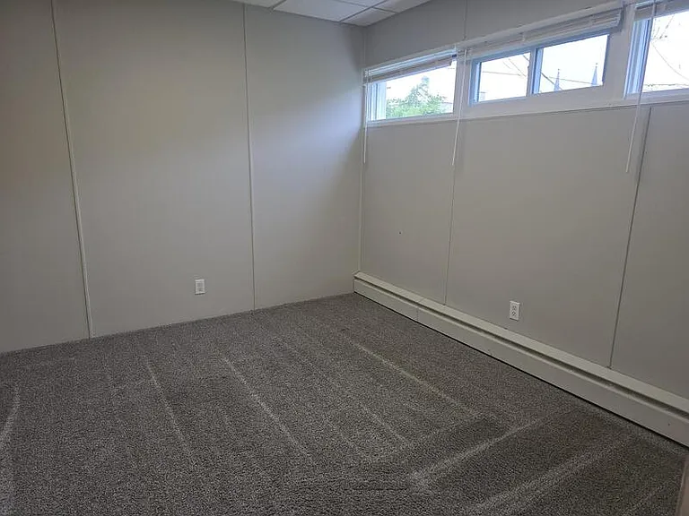 708 Saint Clair Ave — Photo 17