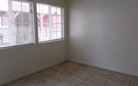 4th image of 15435 Loukelton St