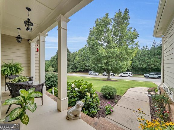 3rd image of 1081 Thornwood Dr