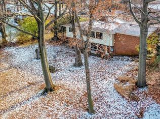 21160 Knudsen Dr, Grosse Ile, MI 48138