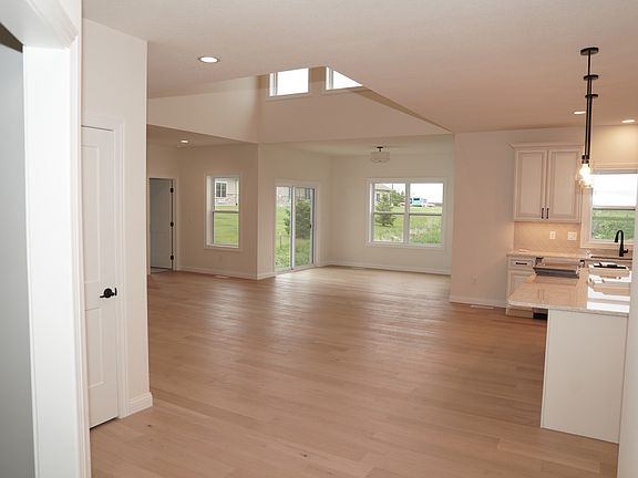 4th image of 1313 Woodbine Rd