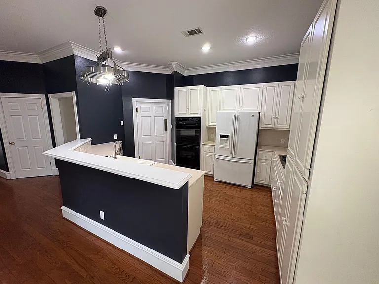 1204 W 39th St — Photo 14