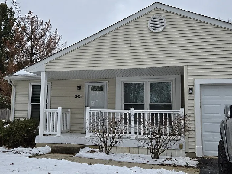 343 Danbury Dr — Photo 1