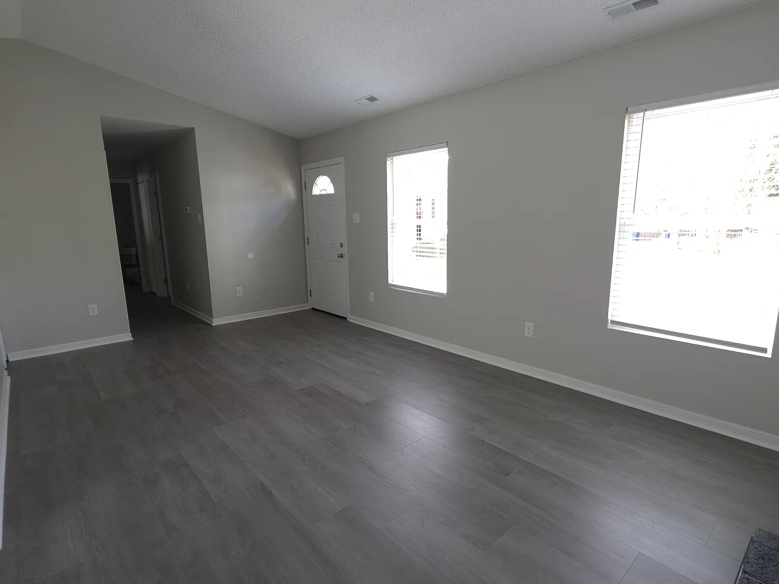 3 bed, 1.5 bath, 972 sqft, $1,950 — Photo 4