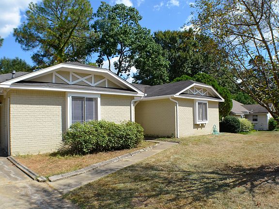 Welcome home to 1621 Sheffield Drive!